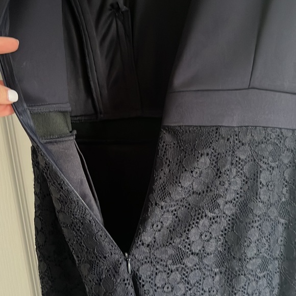 Navy blue lace dress with short sleeves - Picture 7 of 7